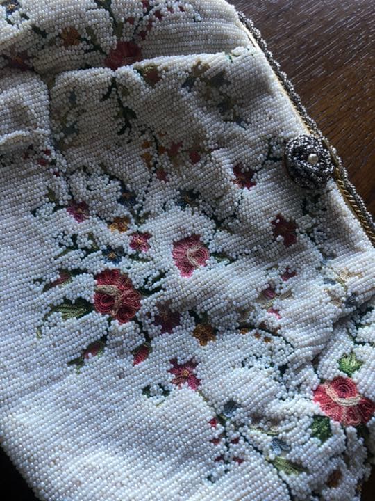 フランスアンティーク　マイクロガラスビーズと刺繍バッグ