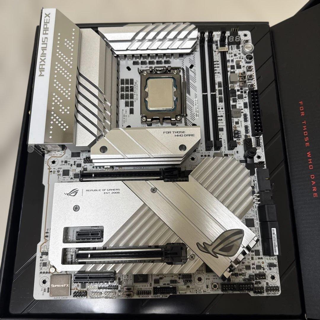 CPU Intel i9 13900K + ROG MAXIMUS Z790