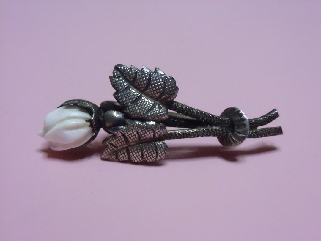 ＫＶ銀製＊白バラのブローチ