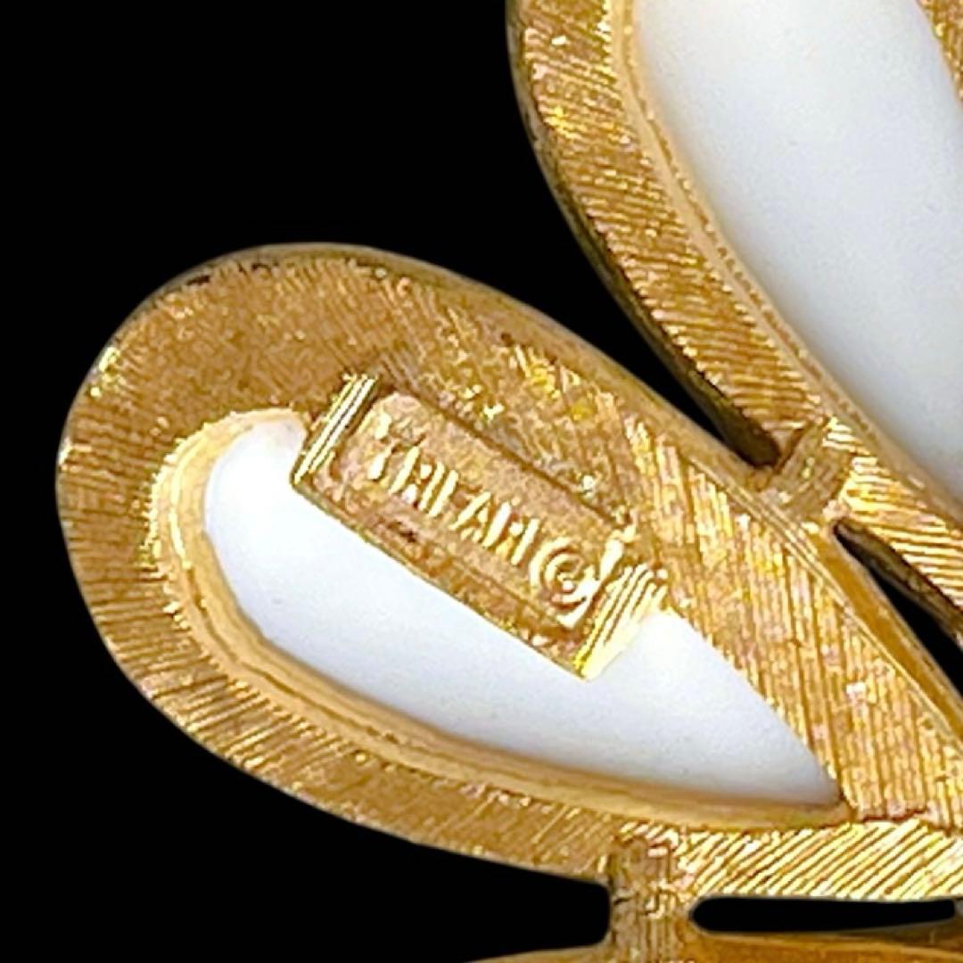 CROWN TRIFARI☆ミルクガラス＆トリファリウムツートンフラワーブローチ