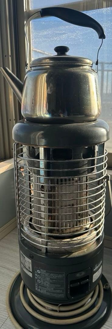 円筒型ガスストーブ　やかんお付けします