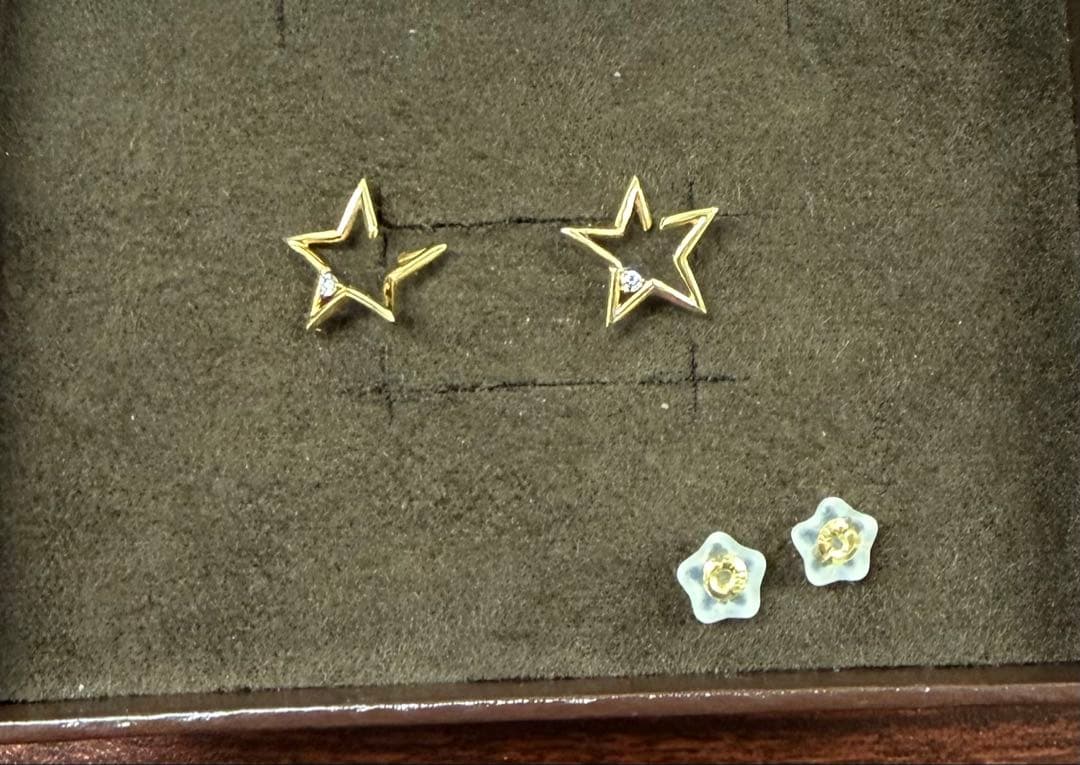 K18イエローゴールド 星型ピアス　オレフィーチェ