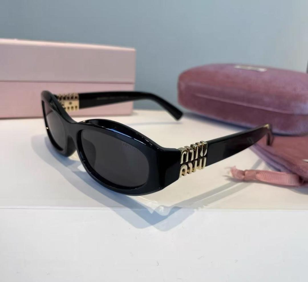 【美品】 サングラス 2895 ブラック ゴールドロゴ 付属品完備 nn