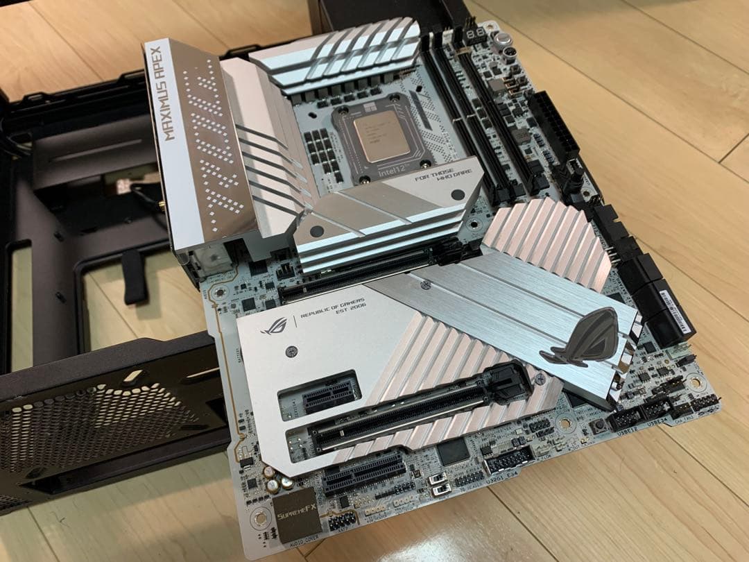 CPU Intel i9 13900K + ROG MAXIMUS Z790 APEX