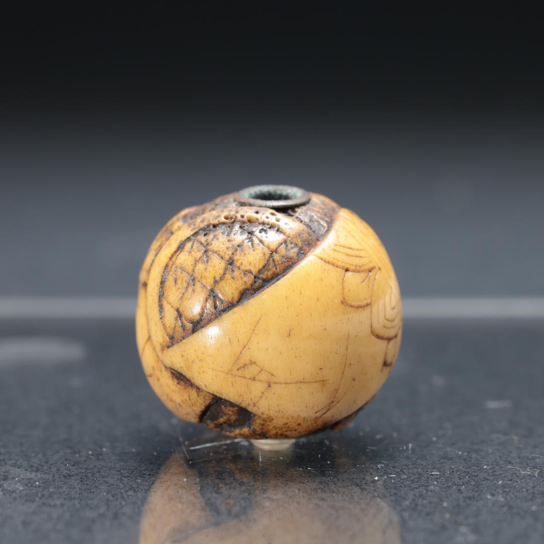 緒締め玉　花菱文様　鹿角　骨董　胴乱　印籠 　R1447