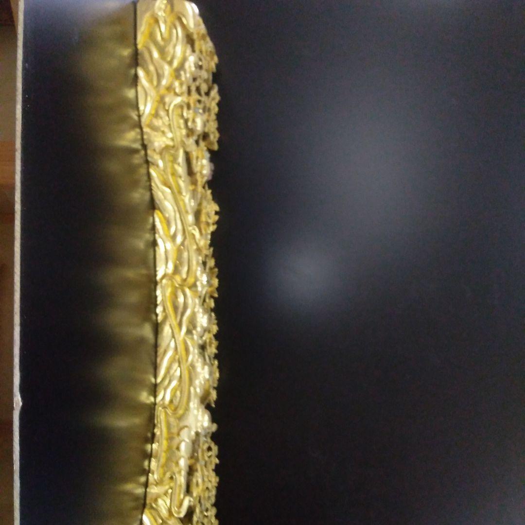 欄間彫刻　板敷山　親鸞聖人　金塗り　人物色つき　松