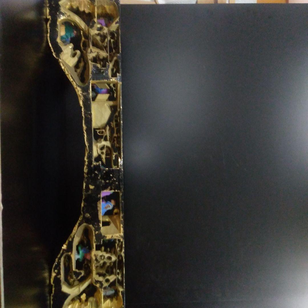 欄間彫刻　板敷山　親鸞聖人　金塗り　人物色つき　松