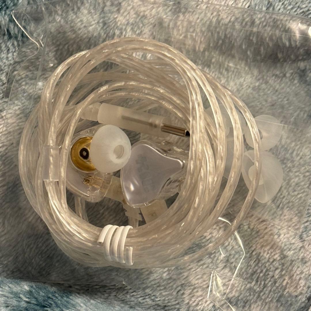 ILLIT BOMB MERCHver イヤモニ風イヤホン　未使用