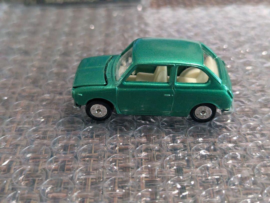 9 トミカ スバル r2 白シート 黒箱 日本製