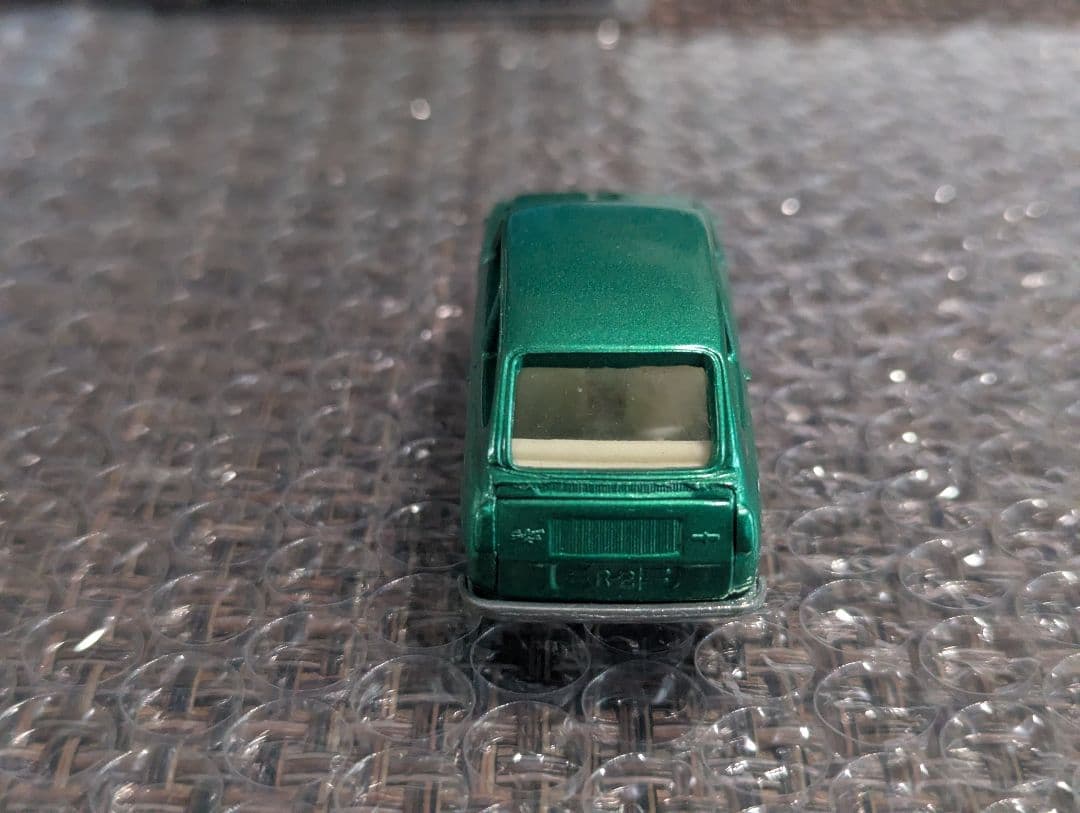 9 トミカ スバル r2 白シート 黒箱 日本製