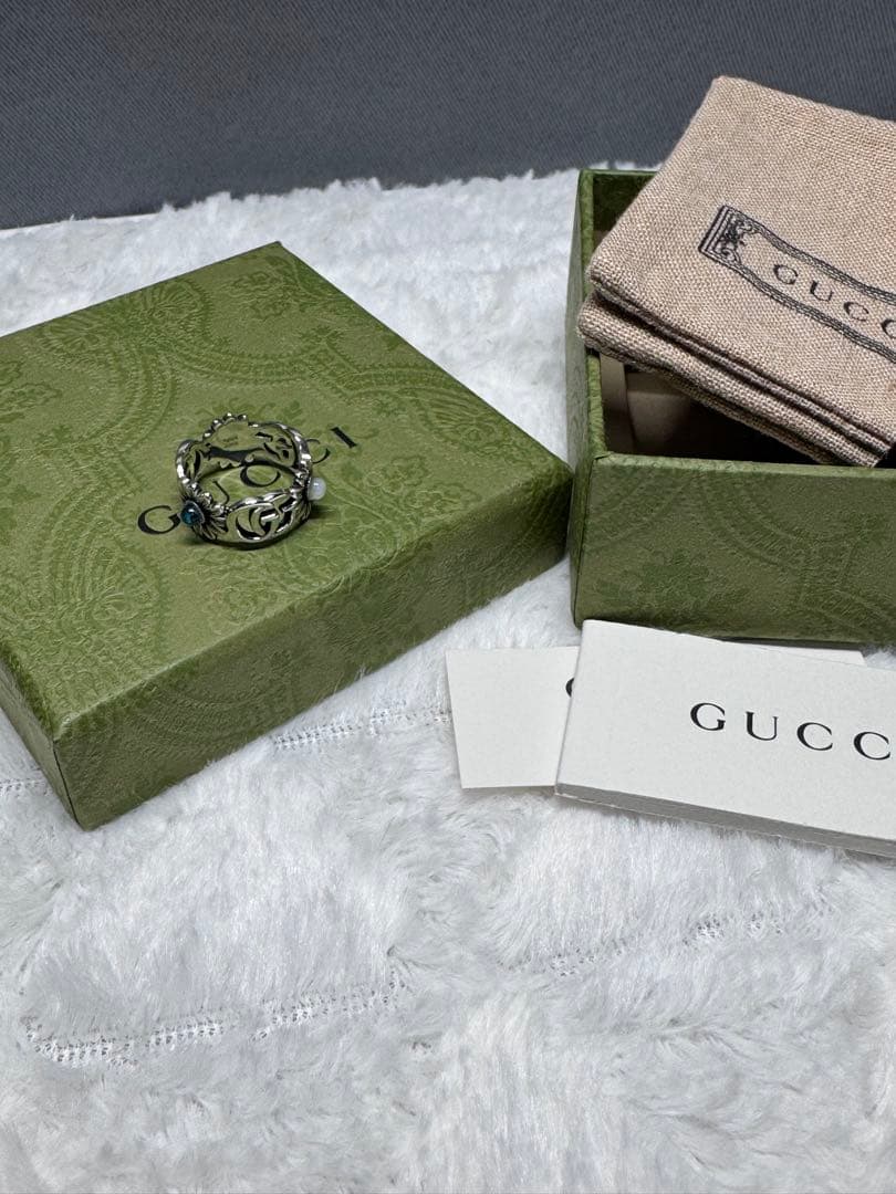 GUCCI シルバーリング フラワーデザイン