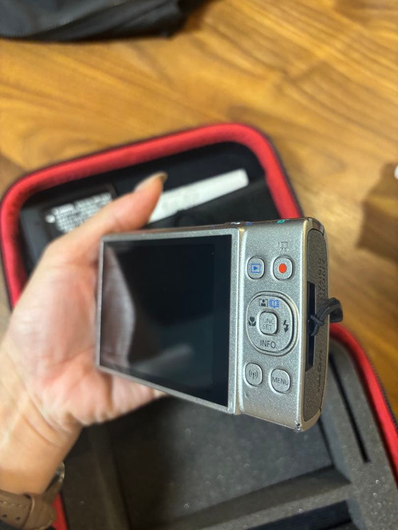 Canon IXY 650 シルバー　美品　動作問題なし