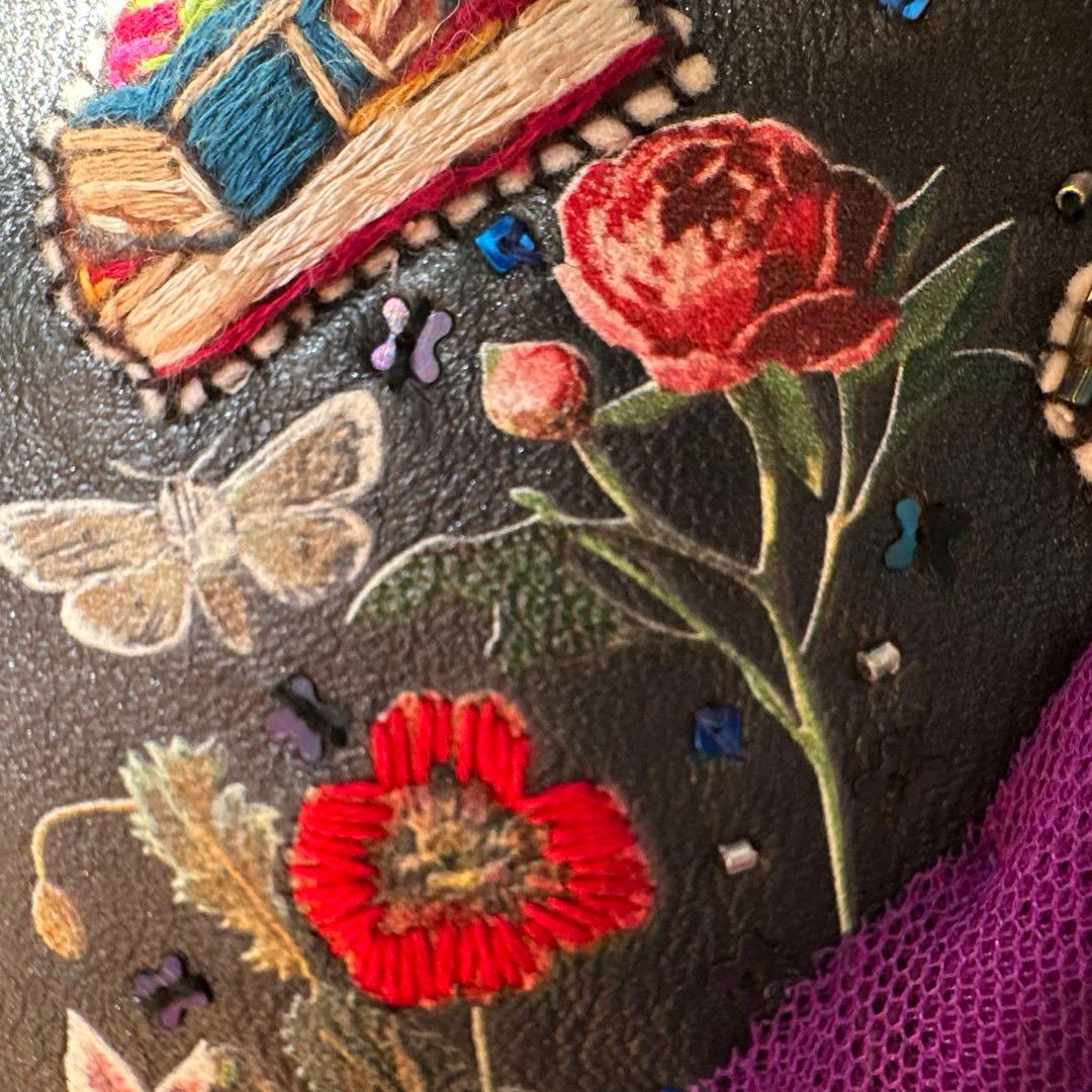 tamaoworldの猫の刺繍レザーポーチ