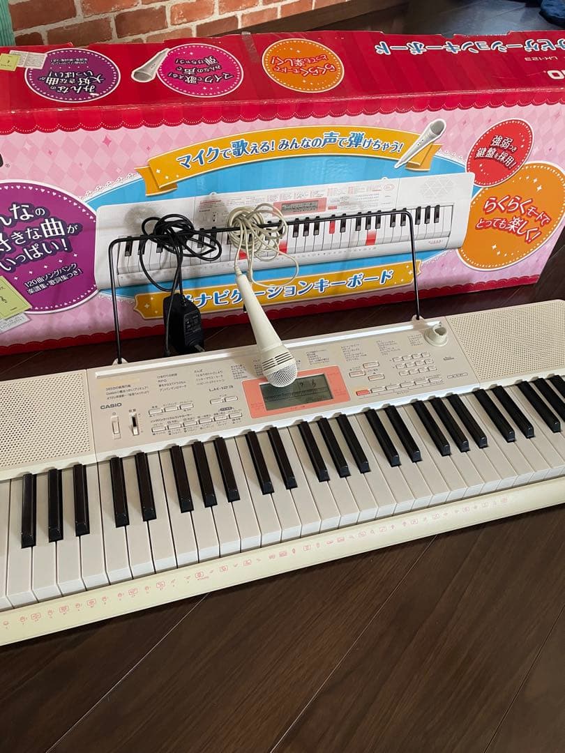 CASIO LK-123 カシオ 光ナビゲーションキーボード ピアノ