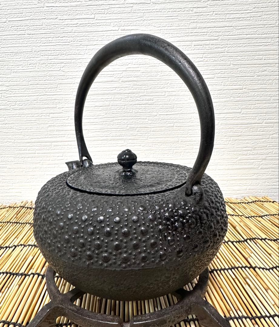 新品、未使用品　南部岩鋳造　１０型　姥口亀甲　南部鉄瓶　南部鉄器　鉄瓶