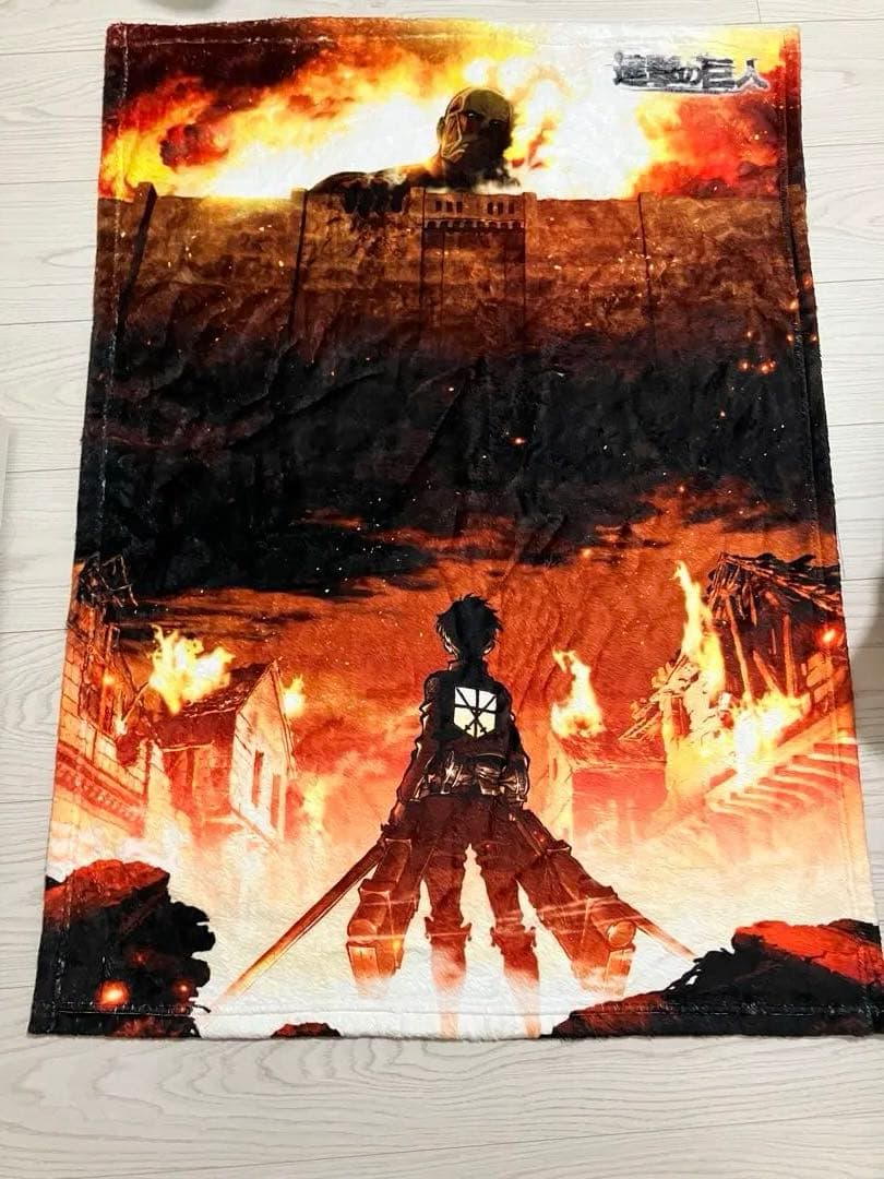 進撃の巨人 もふもふひざ掛け 美品 早い者勝ち