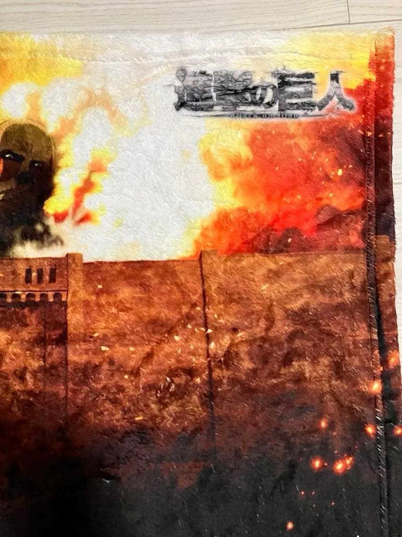 進撃の巨人 もふもふひざ掛け 美品 早い者勝ち