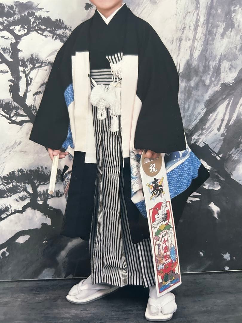 着物綺麗です♪七五三 男の子5歳一式 着物と袴のセット　黒　右袖後ろ側に少々汚れ