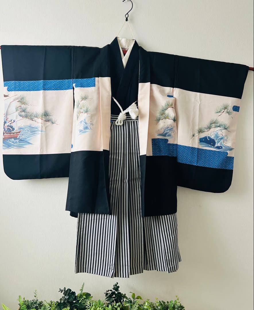 着物綺麗です♪七五三 男の子5歳一式 着物と袴のセット　黒　右袖後ろ側に少々汚れ