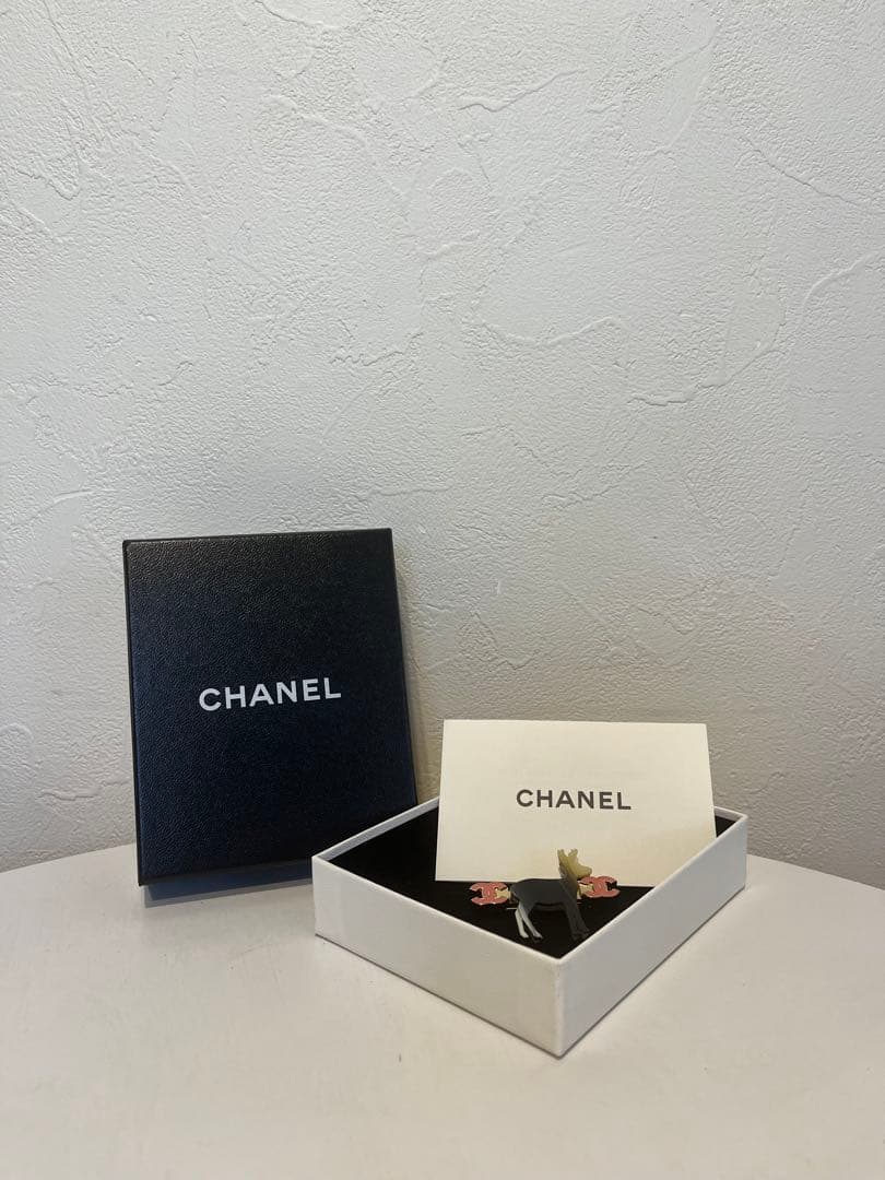 CHANEL 動物 モチーフ ブローチ 鹿 ピンク コサージュ 小物 春 夏