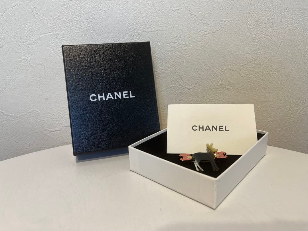 CHANEL 動物 モチーフ ブローチ 鹿 ピンク コサージュ 小物 春 夏