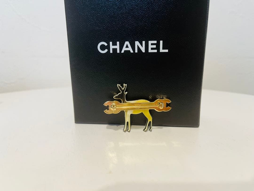 CHANEL 動物 モチーフ ブローチ 鹿 ピンク コサージュ 小物 春 夏