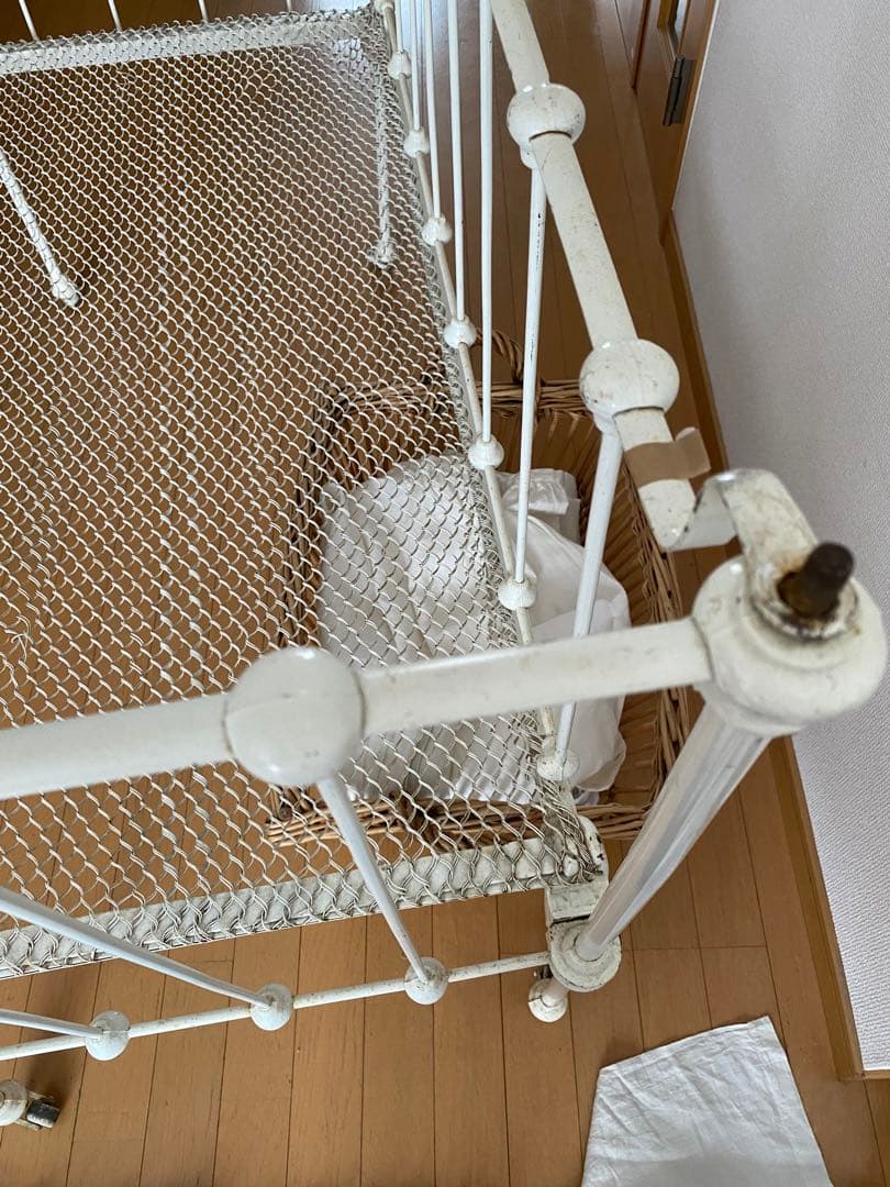 アンティーク　アイアン　ベビーベッド　ホワイト