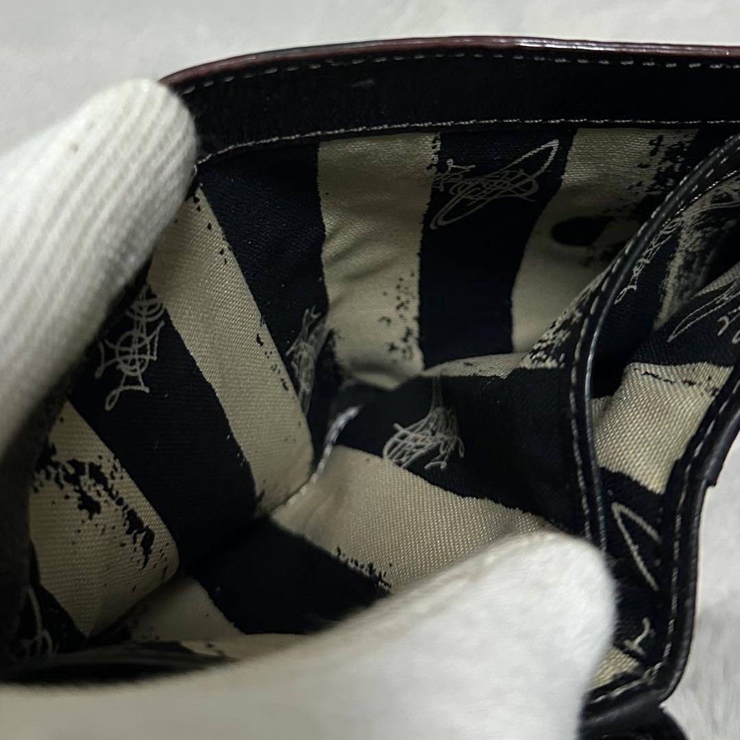 Vivienne westwood オーブロゴ　折り財布　ラウンドファスナー