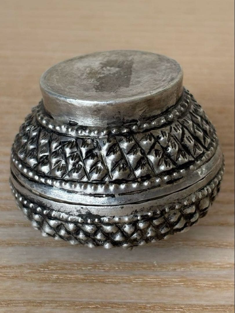 タイの骨董店で購入した銀製の蓋物