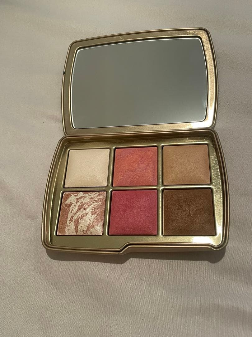 チーク Hourglass ambient lighting palette