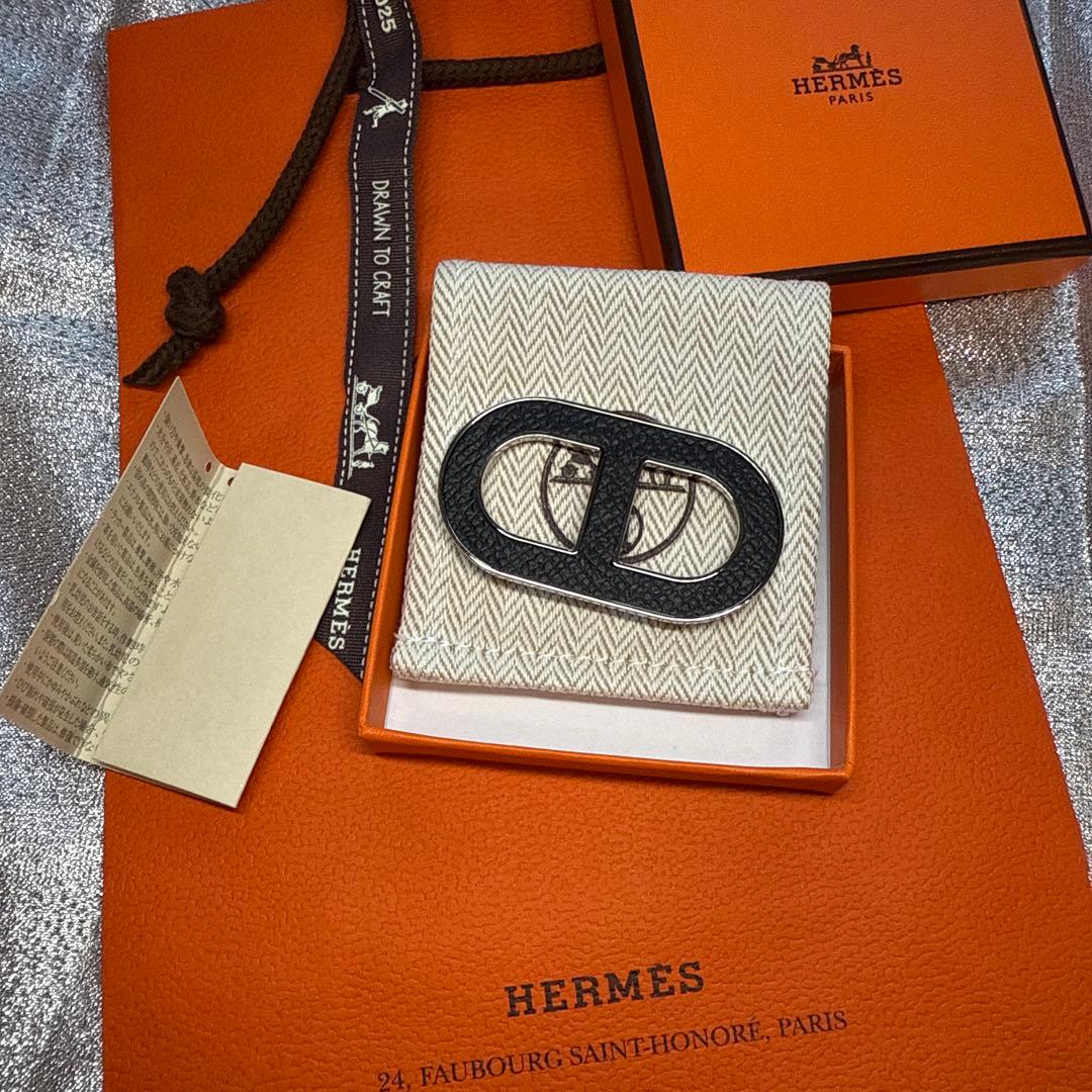 新品エルメス　シェーヌダンクル　ブローチ　ブラック 保護シール付き