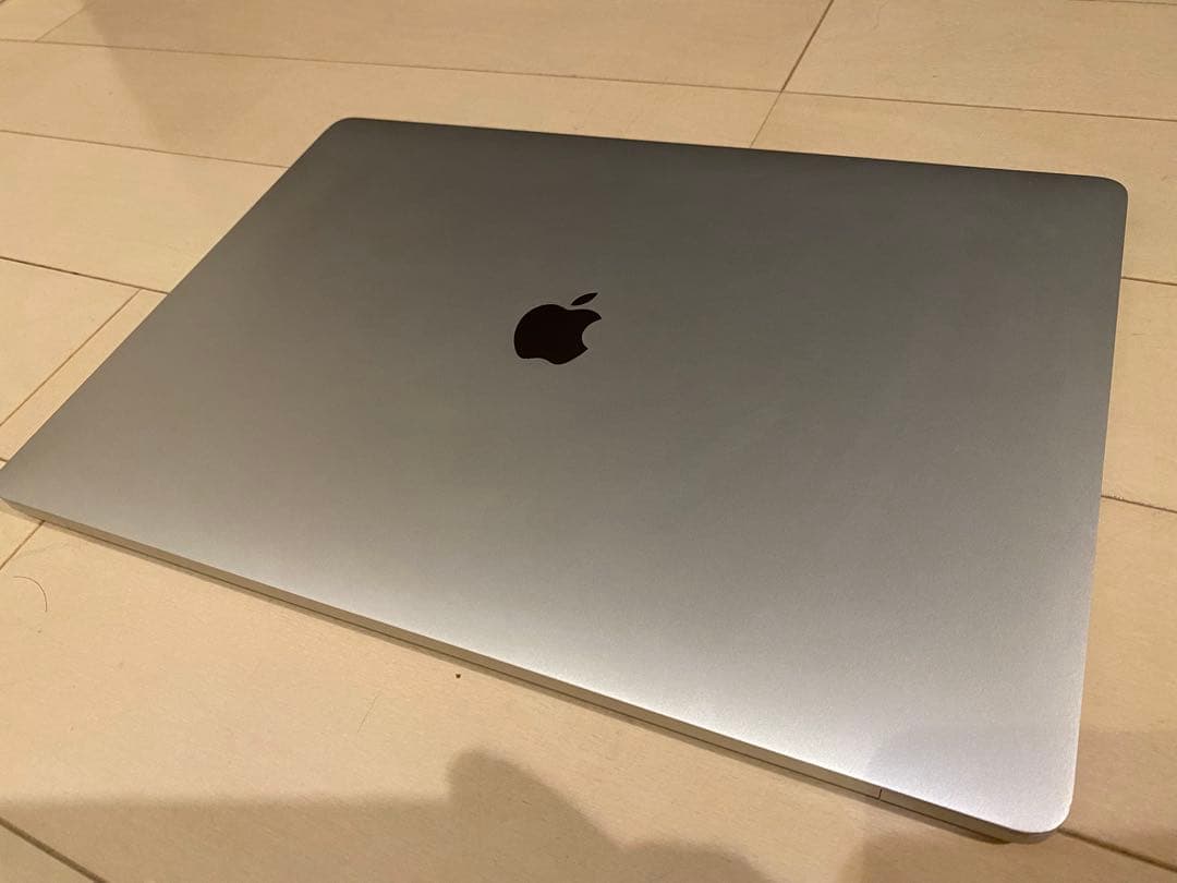 Macbook Pro 2019 16インチ i7 6コア AMD GPU