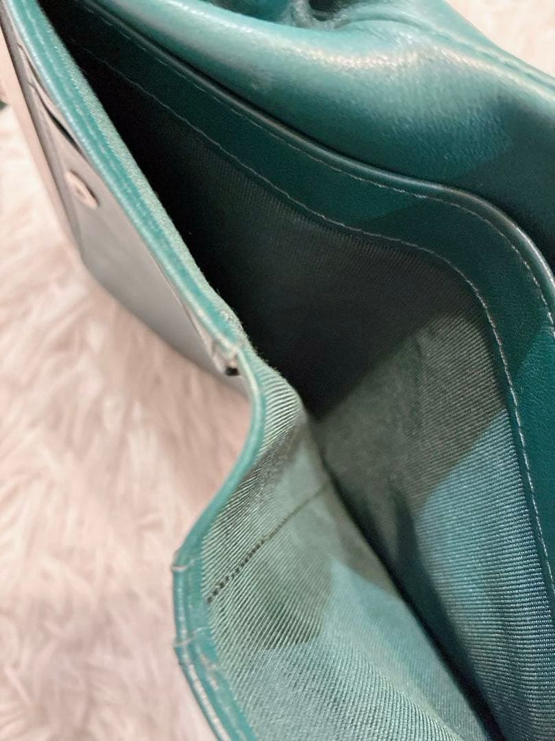 【美品】agnes b. レザー　がま口　二つ折り財布　グリーン