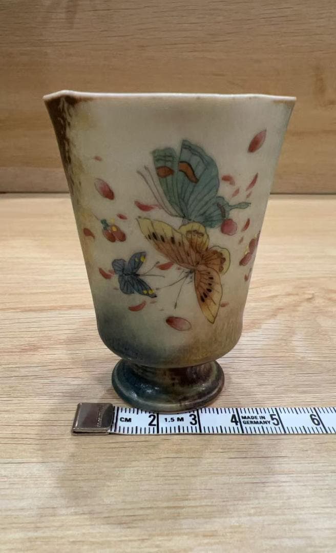 手描き蝶模様 湯呑 磁器製 新品未使用