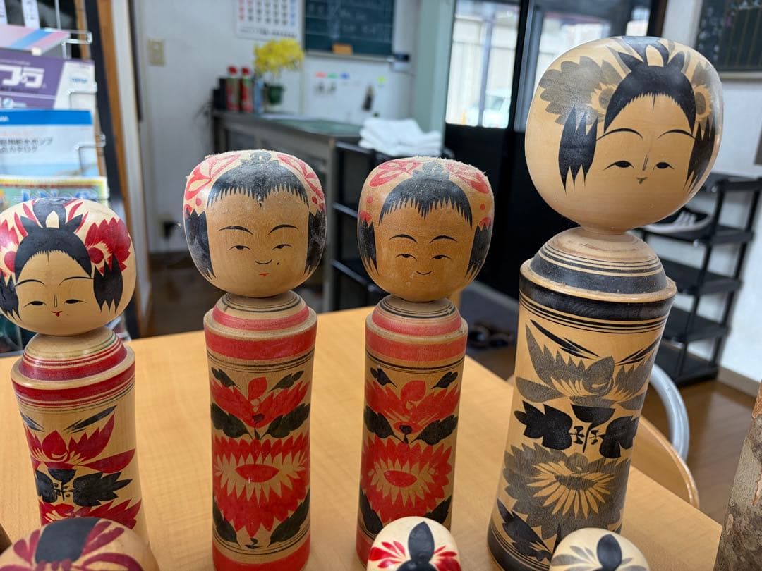 伝統的なこけし人形セット