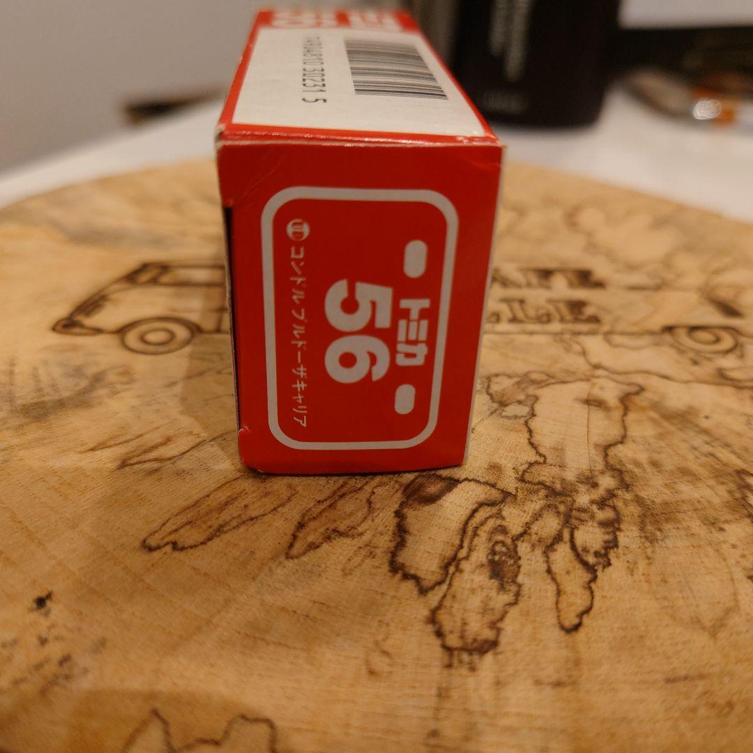 赤箱トミカ 56　UDトラックス コンドルブルドーザーキャリア　日本製