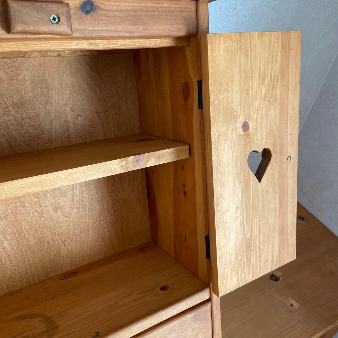 カントリー調　壁掛け木製キャビネット