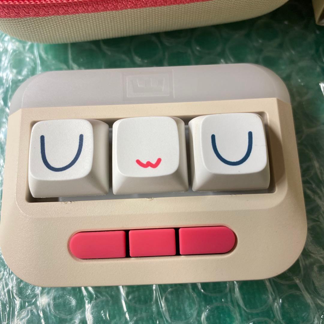 Wooting uwu RGB 替えのキースイッチ付き