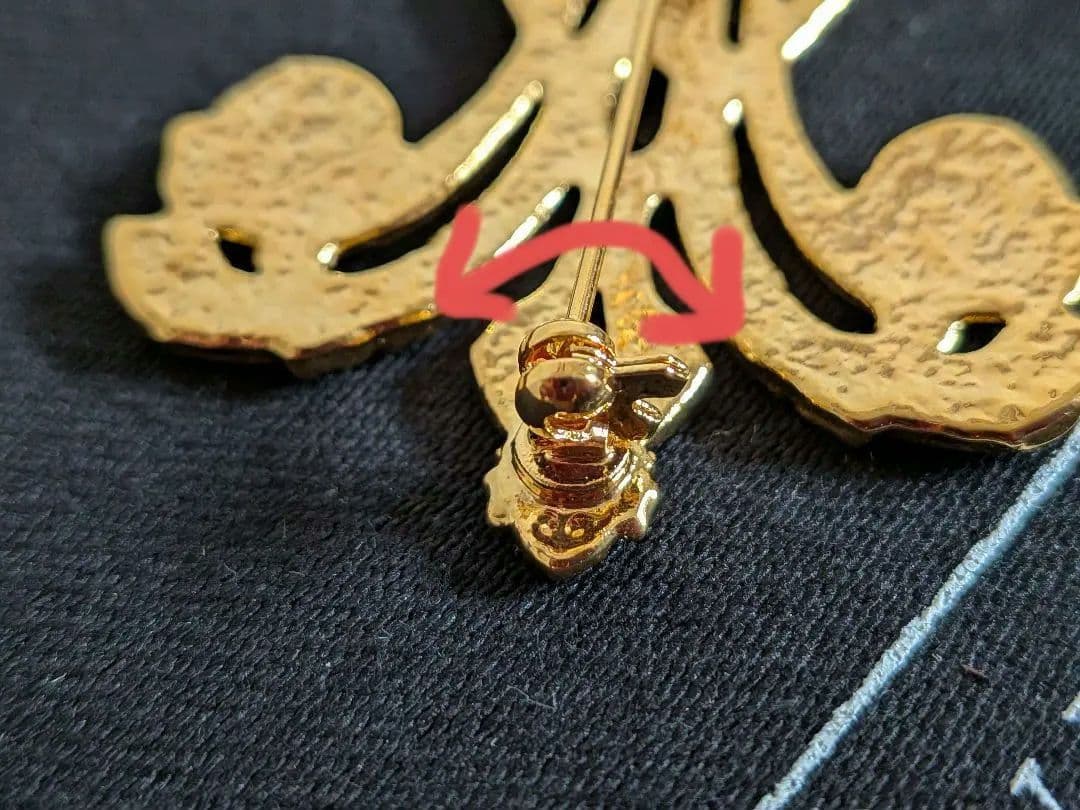 新品最強インフルエンサー王妃マリーアントワネットモノグラムブローチルーブル美術館