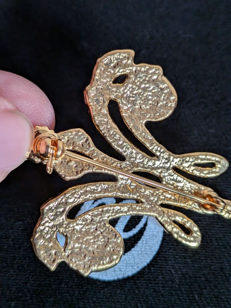 新品最強インフルエンサー王妃マリーアントワネットモノグラムブローチルーブル美術館