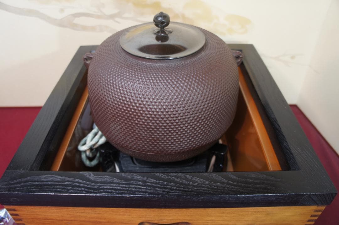 ☆木製置炉 在銘 あられ釜 唐銅蓋 置炉用600W 炭型 電熱器 送料込み