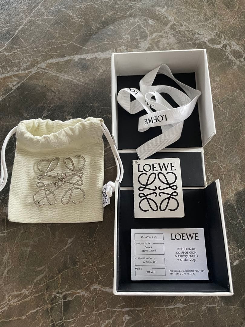 【ロエベ】アナグラムブローチ