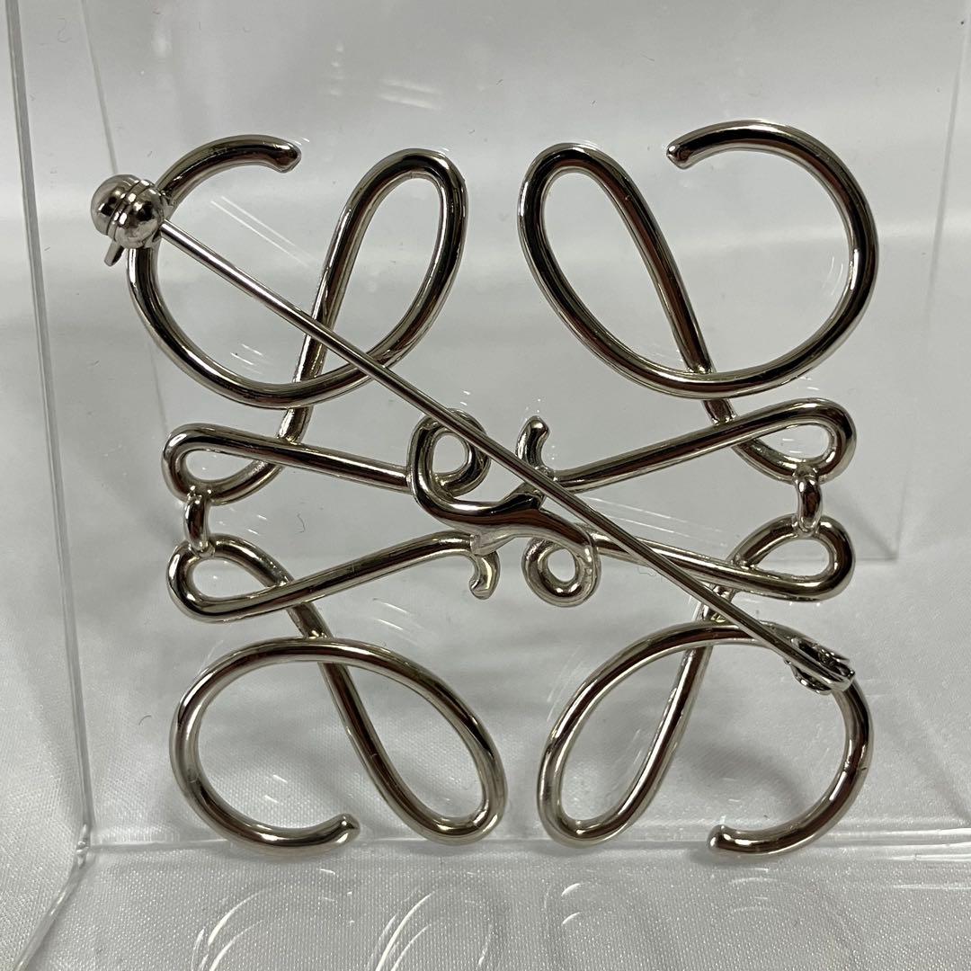 ロエベ アナグラム ブローチ シルバー 中古良品