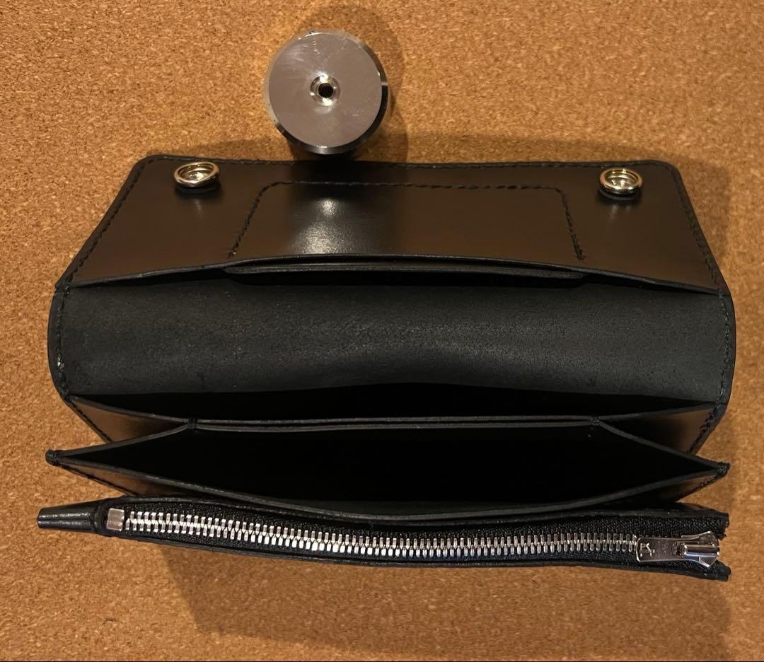 トラッカーウォレット スタッズパターン　クロム鞣し型押し