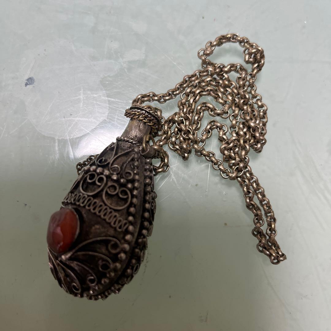 シルバー色ペンダント オレンジ石付き 約60cm 鼻煙壺アンティーク