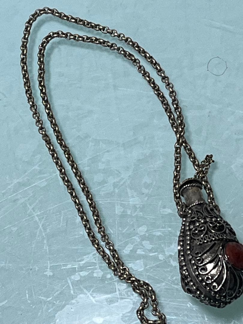 シルバー色ペンダント オレンジ石付き 約60cm 鼻煙壺アンティーク