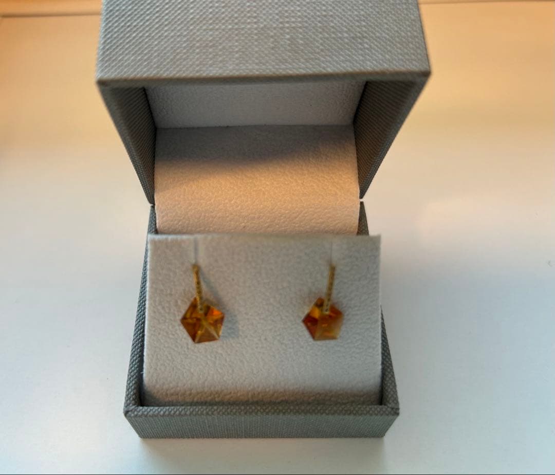 MONAKA K18 hibiki ピアス　シトリン