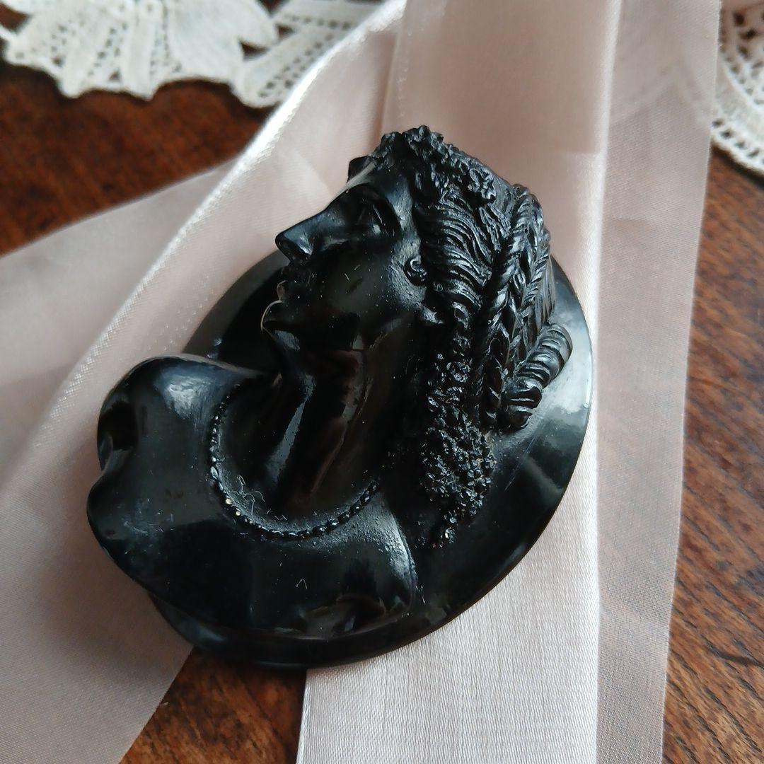 Vintage❗ブラック 彫刻 女性モチーフ ブローチ 女神 蚤の市