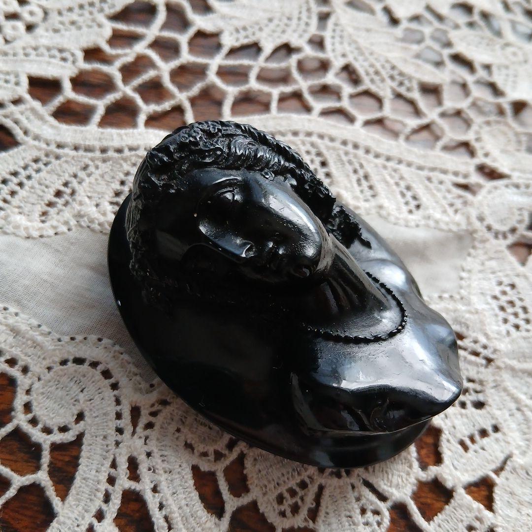 Vintage❗ブラック 彫刻 女性モチーフ ブローチ 女神 蚤の市