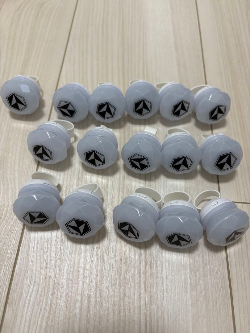 いれいす 初兎リングライト 16個